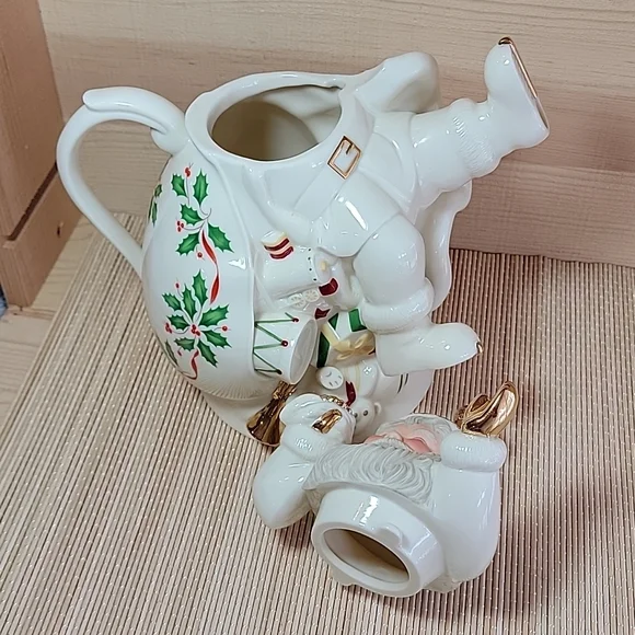 Lenox Vintage Holiday Skating Santa Teapot - Picture 5 of 10